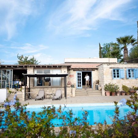 The Carob Tree Villa - Rustic Luxury Home With Access To Pool And Restaurant 라르나카 외부 사진